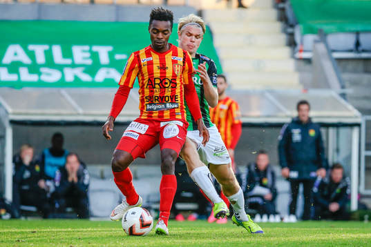 Syrianskas Success Chimankpa Nwosu och GAIS Linus Tornblad