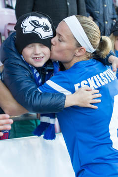 Eskilstuna Uniteds Sara Thunebro ser om familjen