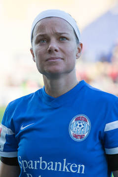Eskilstuna Uniteds Sara Thunebro ser framåt