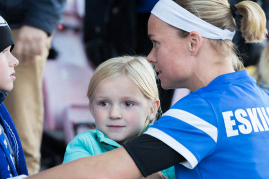 Eskilstuna Uniteds Sara Thunebro ser om familjen