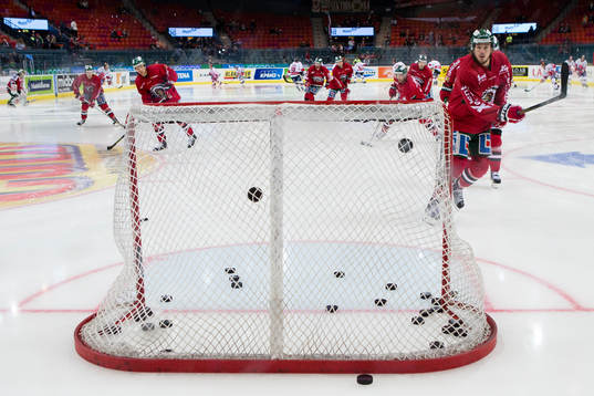 Frölunda värmer upp innan en ishockeymatch i SHL mellan