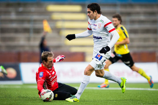 Mjällbys målvakt Mattias Asper och Assyriskas Gustavo