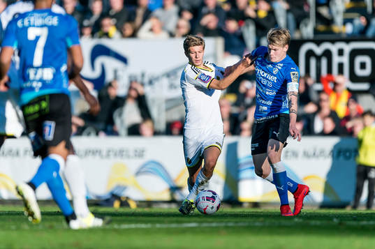 s Anton Jönsson Salétros och Halmstads Eric Smith