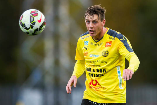 Mjällbys Daniel Nilsson med en nick