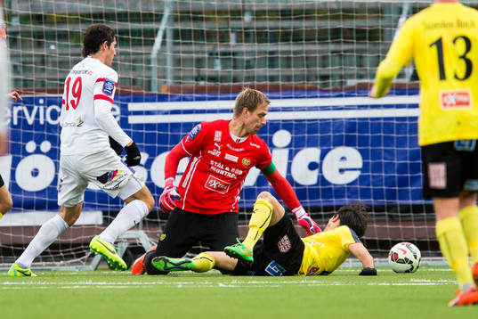 Assyriskas Gustavo Ezequiel Blanco Leschuk med en målchans