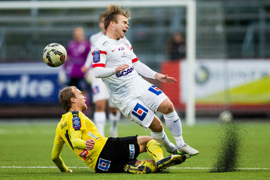 Mjällbys Jesper Gustafsson stoppar Assyriskas Christoffer