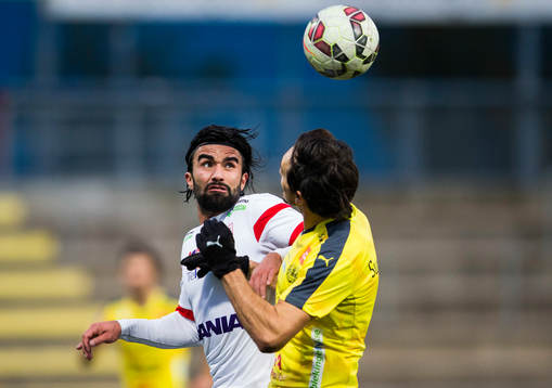 Assyriskas Alexander Nilsson och Mjällbys Daniel Ivanovski