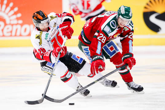 Örebros Greg Squires och Frölundas Johan Sundström