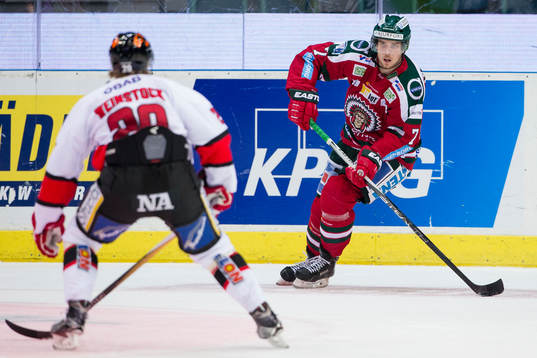 Frölundas Henrik Tömmernes mot Örebros Marcus Weinstock