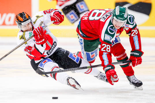 Örebros Greg Squires och Frölundas Johan Sundström