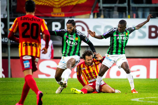 GAIS Richard Ntomba Ekunde och Yussif Chibsah  försvarar