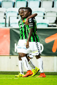 GAIS Reuben Ayarna gratulerar GAIS Kieron Cadogan