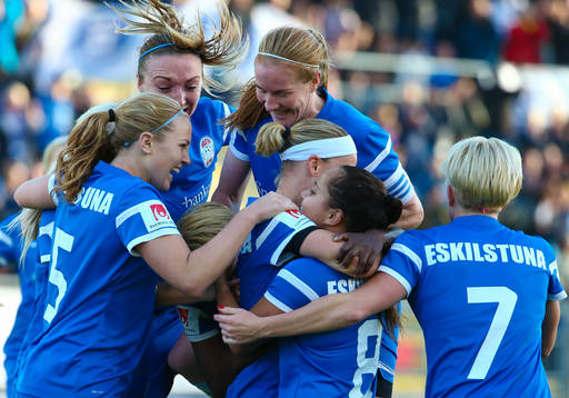 Eskilstuna United firar Sara Thunebro,s mål