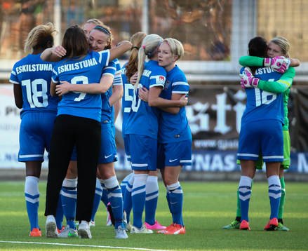 Eskilstuna United kramar om varandra