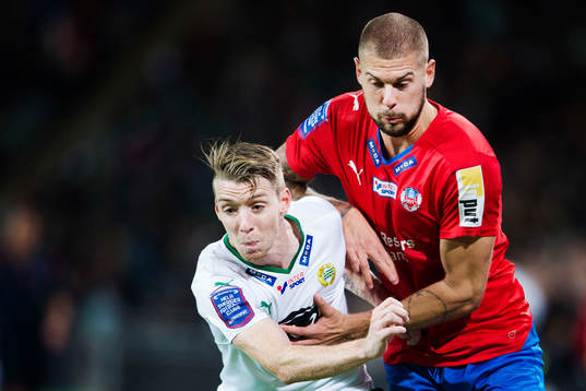 Hammarbys Birkir Már Saevarsson och Helsingborgs Robin