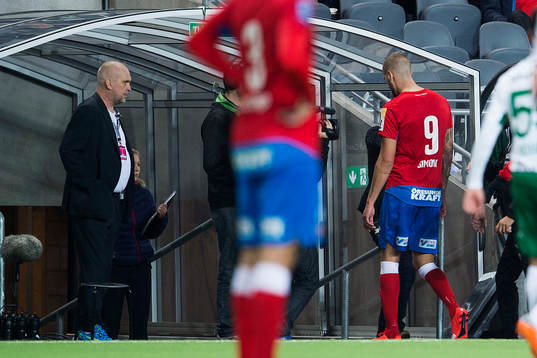 Helsingborgs Robin Simovic får lämna planen