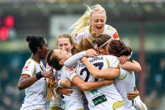 Rosengårds spelare jublar