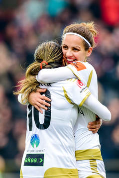 Rosengårds Natasa Andonova jublar med Marta Viera Da Silva