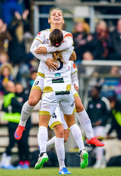 Rosengårds Natasa Andonova jublar med Alexandra Riley