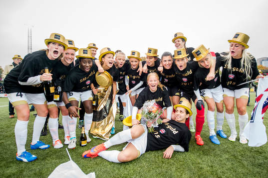 Rosengårds spelare jublar