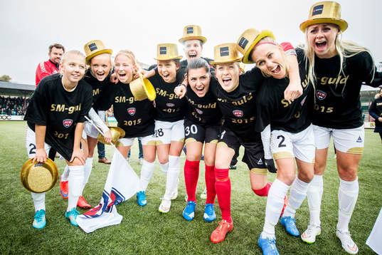 Rosengårds spelar jublar