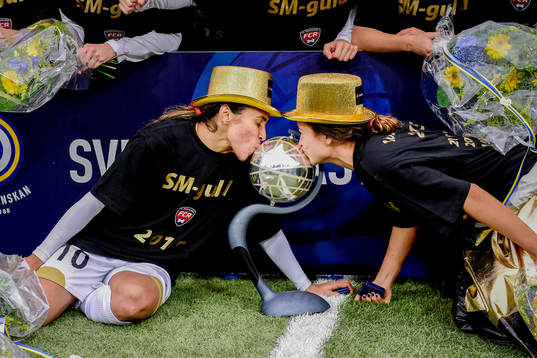 Rosengårds Marta Viera Da Silva och Alexandra Riley spelar