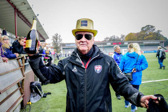 FC Rosengårds tidigare sportchef Erling Nilsson  jublar