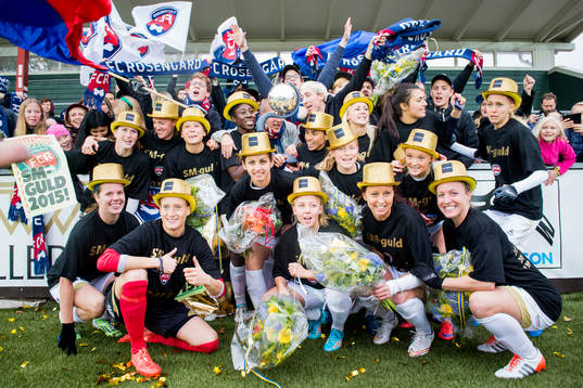 Rosengårds spelare firar segern