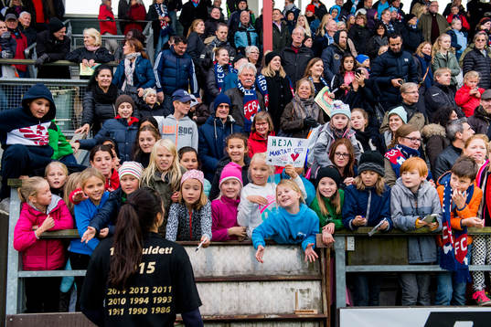 Rosengårds målvakt Zecira Musovic tackar publiken