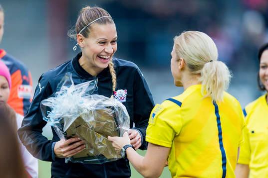 Linköpings Charlotte Rohlin får Elitfotboll Dams fair