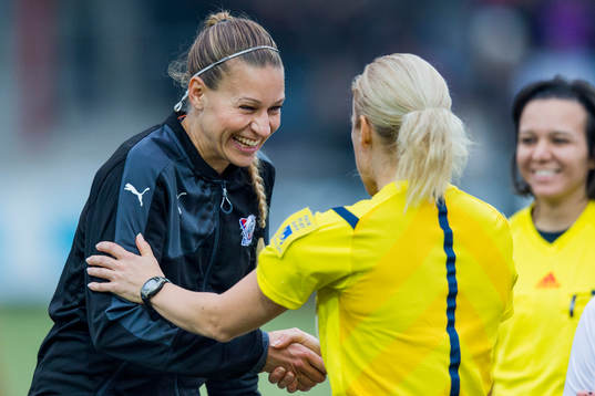 Linköpings Charlotte Rohlin får Elitfotboll Dams fair