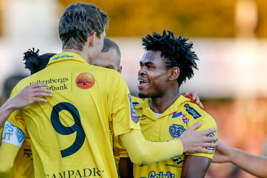 Falkenbergs spelare jublar