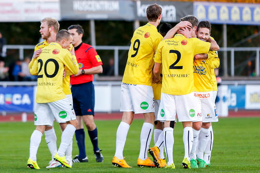 Falkenbergs spelare jublar
