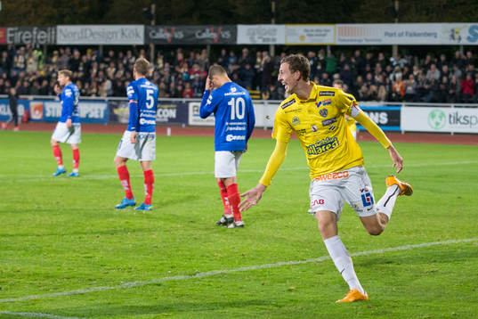 Falkenbergs Gustaf Nilsson jublar och Åtvidabergs deppar