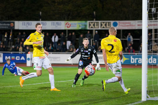 Falkenbergs Rasmus Sjöstedt missar öppet mål