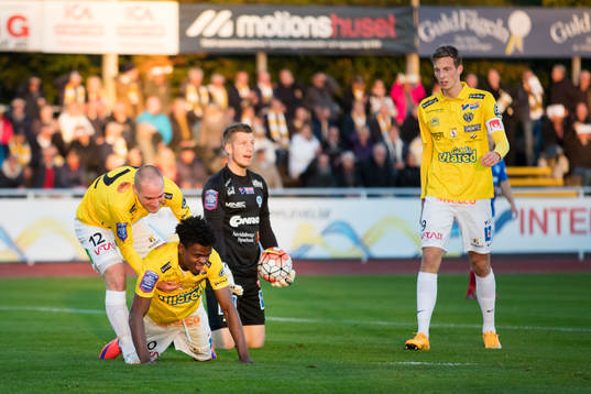 Falkenbergs Christoffer Carlsson och Godsway Donyoh och