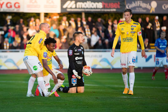 Falkenbergs Christoffer Carlsson och Godsway Donyoh och