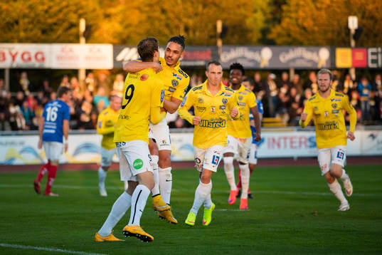 Falkenbergs spelare jublar