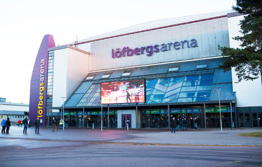 Exteriörbild av Löfbergs Arena