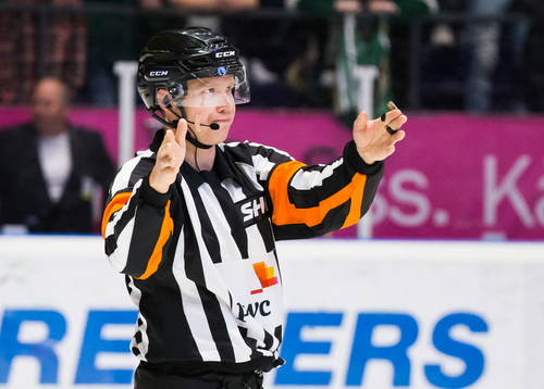 Domare Aleksi Rantala visar tecken för dubbelutvisning