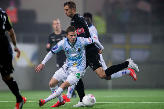 Gefles Johan Bertilsson lurar bort Örebros Robert Åhman