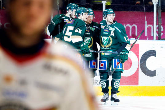 Färjestads Rasmus Asplund firar