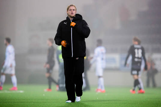 Örebros Karl Holmberg ser besviken ut