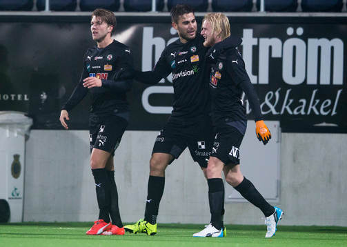 Örebros Martin Broberg, Astrit Ajdarevic och Karl Holmberg