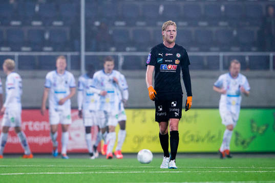 Örebros Karl Holmberg ser deppig ut