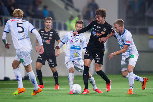 Gefles Johan Bertilsson och Robin Nilsson försvarar sig