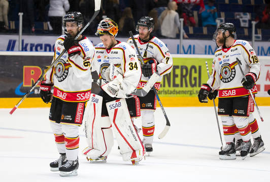 Luleås Jonathan Sigalet, målvakt Joel Lassinantti  och