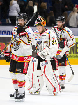 Luleås Jonathan Sigalet, målvakt Joel Lassinantti  och