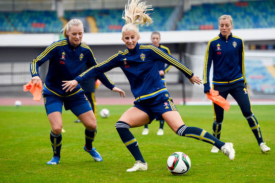 Sveriges Stina Blackstenius och Sofia Jakobsson