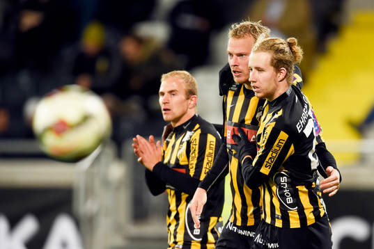 Häckens Michiel Hemmen och Samuel Gustafson firar